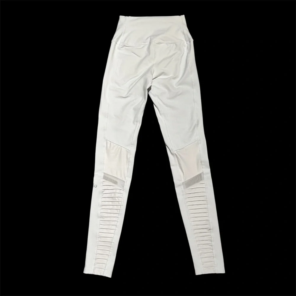 Alo Yoga High-Waist Moto Legging in White. Size XS